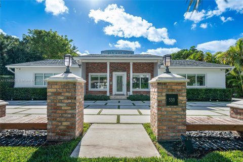 House in Miami, Florida 4 bedrooms, 329.15 sq.m. № 1738788 - photo 23