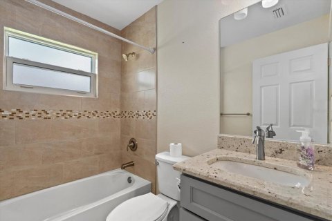 Villa ou maison à vendre à North Port, Floride: 3 chambres, 133.5 m2 № 1805743 - photo 2