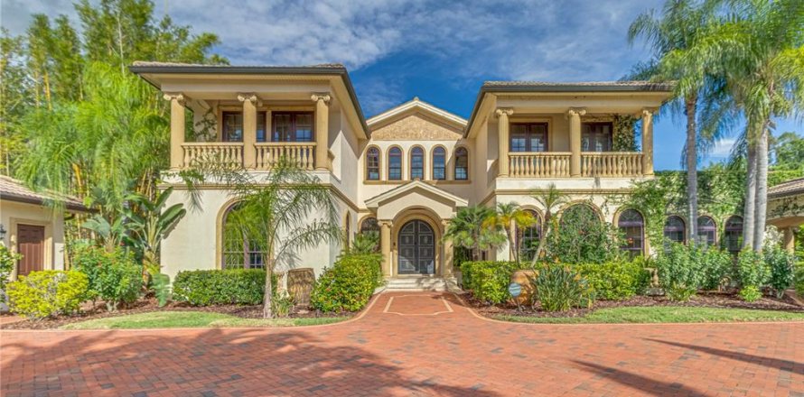 House in Lutz, Florida 6 bedrooms, 633.59 sq.m. № 2135985