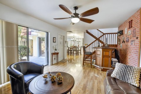 Townhouse in Plantation, Florida 2 bedrooms, 127.46 sq.m. № 1955185 - photo 5