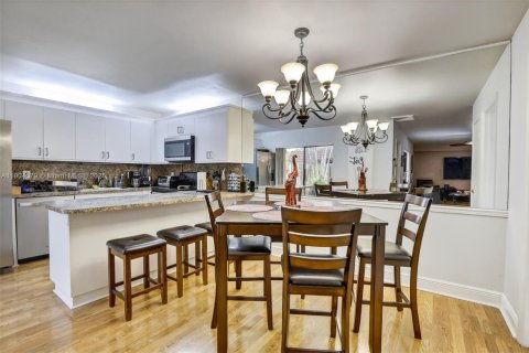 Townhouse in Plantation, Florida 2 bedrooms, 127.46 sq.m. № 1955185 - photo 6