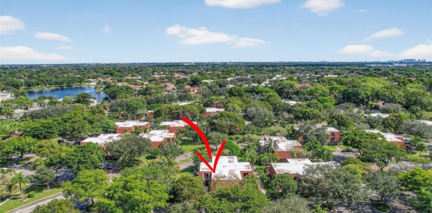 Townhouse in Plantation, Florida 2 bedrooms, 127.46 sq.m. № 1955185