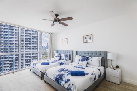 Condo in Miami, Florida, 2 bedrooms  № 1897861 - photo 10