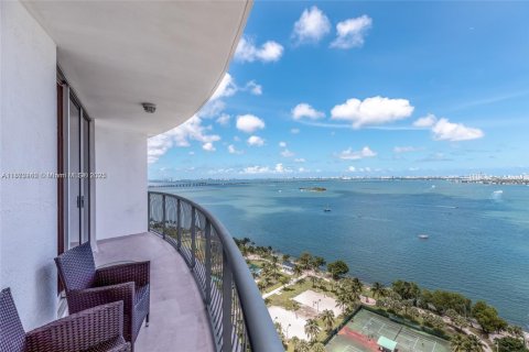 Condo in Miami, Florida, 2 bedrooms  № 1897861 - photo 1