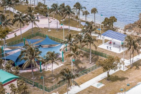Condo in Miami, Florida, 2 bedrooms  № 1897861 - photo 24