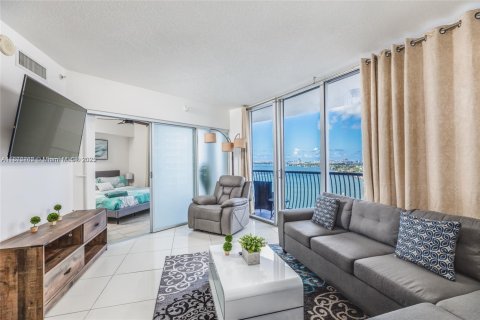 Condo in Miami, Florida, 2 bedrooms  № 1897861 - photo 8
