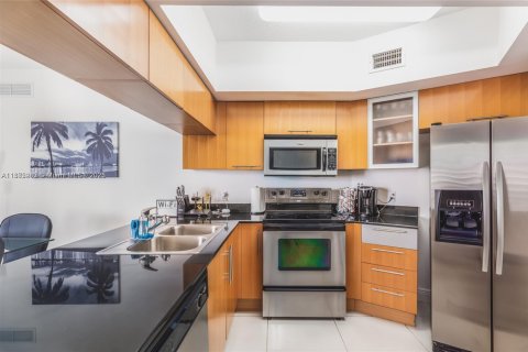 Condo in Miami, Florida, 2 bedrooms  № 1897861 - photo 2