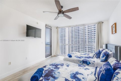 Condo in Miami, Florida, 2 bedrooms  № 1897861 - photo 11