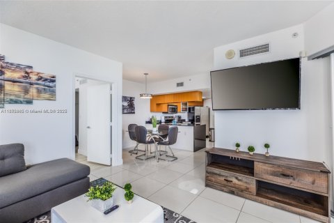 Condo in Miami, Florida, 2 bedrooms  № 1897861 - photo 9