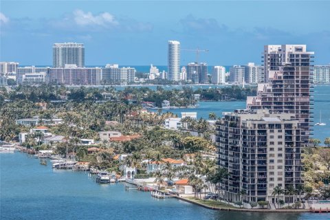 Condo in Miami, Florida, 2 bedrooms  № 1897861 - photo 20