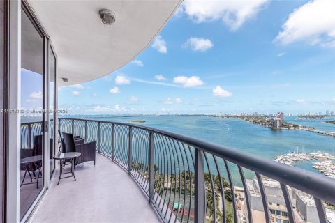 Condo in Miami, Florida, 2 bedrooms  № 1897861 - photo 27