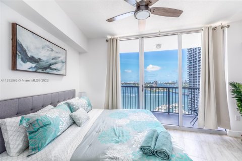 Condo in Miami, Florida, 2 bedrooms  № 1897861 - photo 14