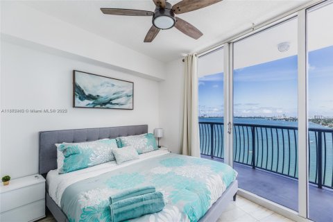 Condo in Miami, Florida, 2 bedrooms  № 1897861 - photo 13
