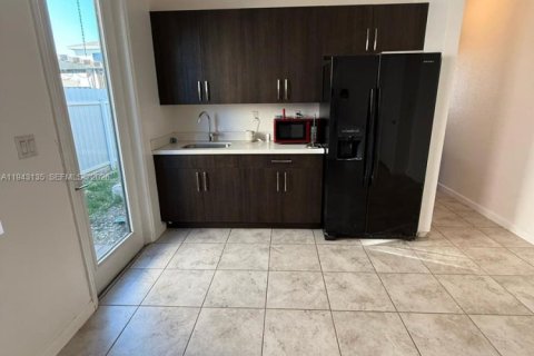 Commercial property in Homestead, Florida 1 bedroom, 92.9 sq.m. № 1999470 - photo 2