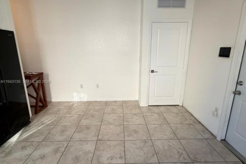 Commercial property in Homestead, Florida 1 bedroom, 92.9 sq.m. № 1999470 - photo 5