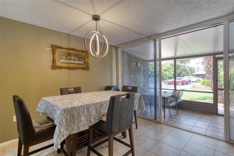 Condo in Ormond Beach, Florida, 2 bedrooms  № 2095266 - photo 18