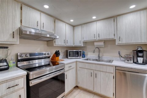 Condo in Ormond Beach, Florida, 2 bedrooms  № 2095266 - photo 13