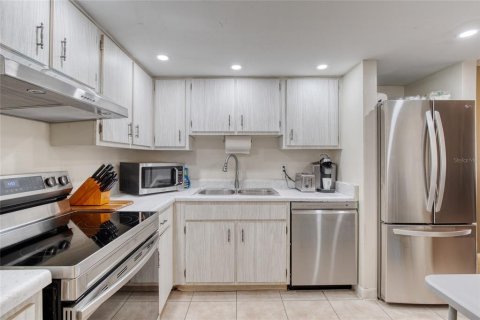 Condo in Ormond Beach, Florida, 2 bedrooms  № 2095266 - photo 12