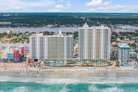 Condo in Daytona Beach, Florida, 2 bedrooms  № 2363923