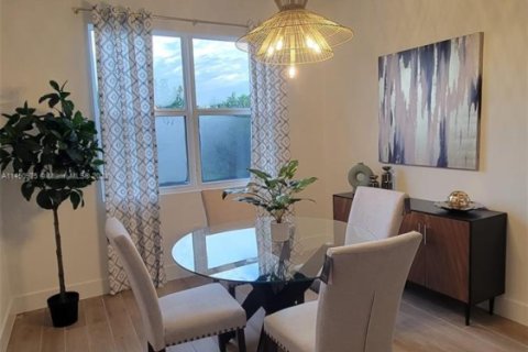 Casa en venta en Homestead, Florida, 4 dormitorios, 267.56 m2 № 1702544 - foto 3