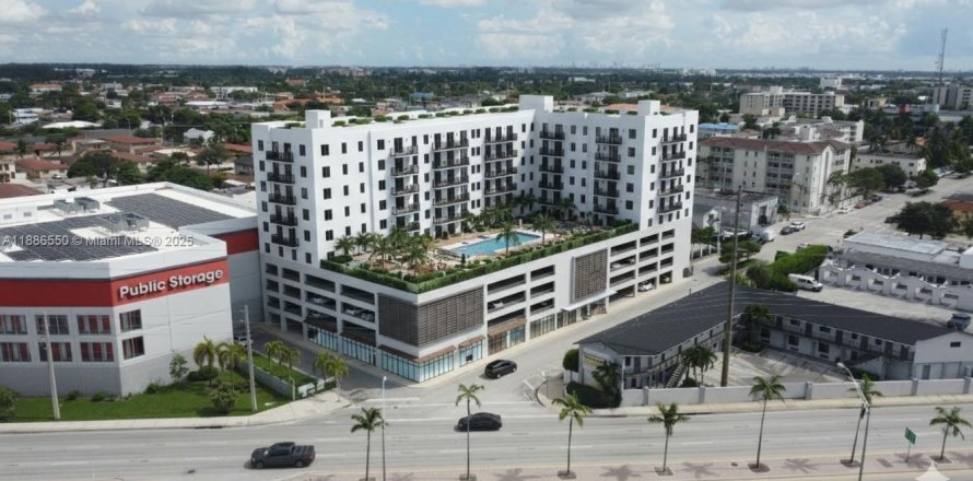 Immobilier commercial à Hialeah, Floride № 2079269