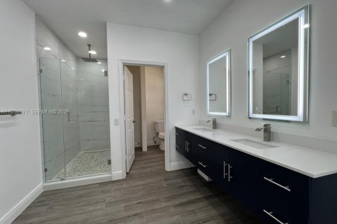 House in Weston, Florida 5 bedrooms, 319.77 sq.m. № 2008708 - photo 11