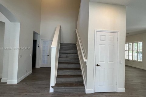 House in Weston, Florida 5 bedrooms, 319.77 sq.m. № 2008708 - photo 10