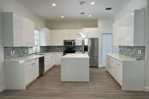 House in Weston, Florida 5 bedrooms, 319.77 sq.m. № 2008708 - photo 6