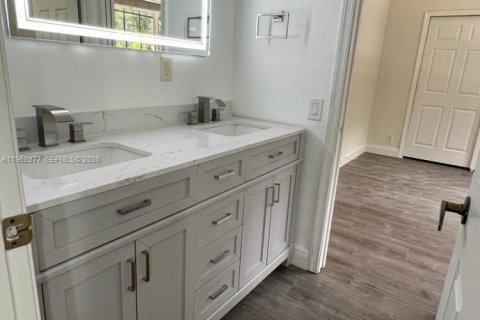 House in Weston, Florida 5 bedrooms, 319.77 sq.m. № 2008708 - photo 18