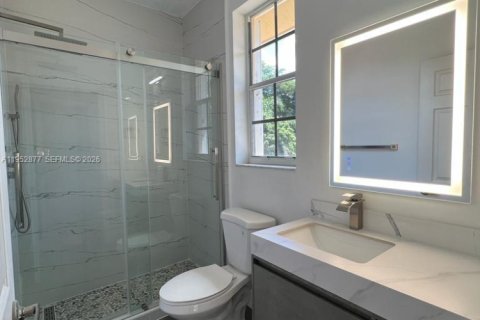 House in Weston, Florida 5 bedrooms, 319.77 sq.m. № 2008708 - photo 27