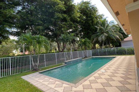 House in Weston, Florida 5 bedrooms, 319.77 sq.m. № 2008708 - photo 4
