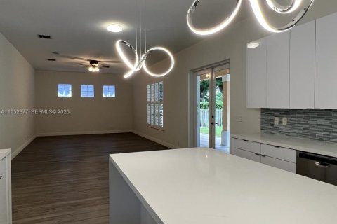 House in Weston, Florida 5 bedrooms, 319.77 sq.m. № 2008708 - photo 8