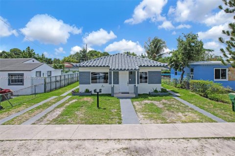 Коммерческая недвижимость в Майами, Флорида 150.5м2 № 2067808