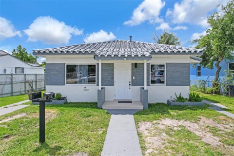 Купить коммерческую недвижимость в Майами, Флорида 150.5м2, № 2067808 - фото 4