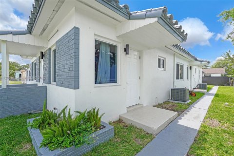 Купить коммерческую недвижимость в Майами, Флорида 150.5м2, № 2067808 - фото 21