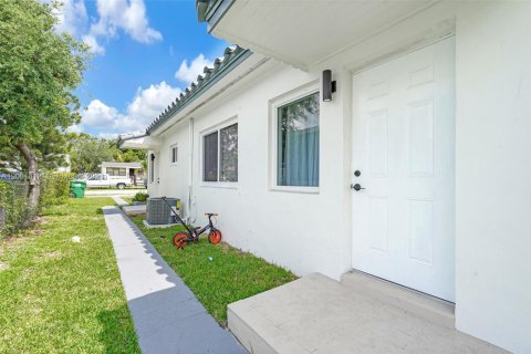 Купить коммерческую недвижимость в Майами, Флорида 150.5м2, № 2067808 - фото 18