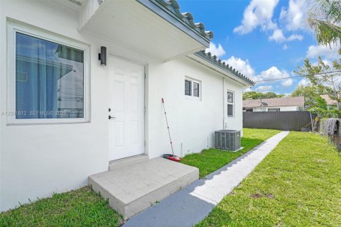 Купить коммерческую недвижимость в Майами, Флорида 150.5м2, № 2067808 - фото 19