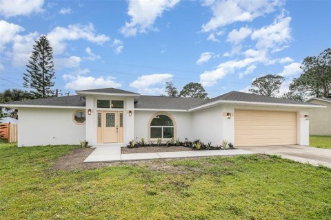 House in Palm Bay, Florida 3 bedrooms, 153.57 sq.m. № 1516877 - photo 2