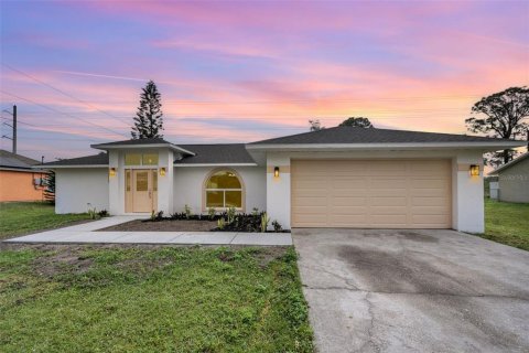 House in Palm Bay, Florida 3 bedrooms, 153.57 sq.m. № 1516877 - photo 1
