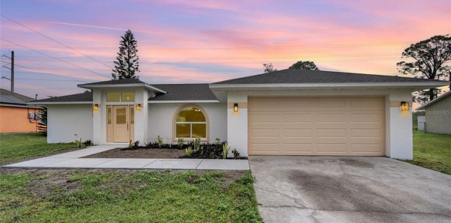 House in Palm Bay, Florida 3 bedrooms, 153.57 sq.m. № 1516877