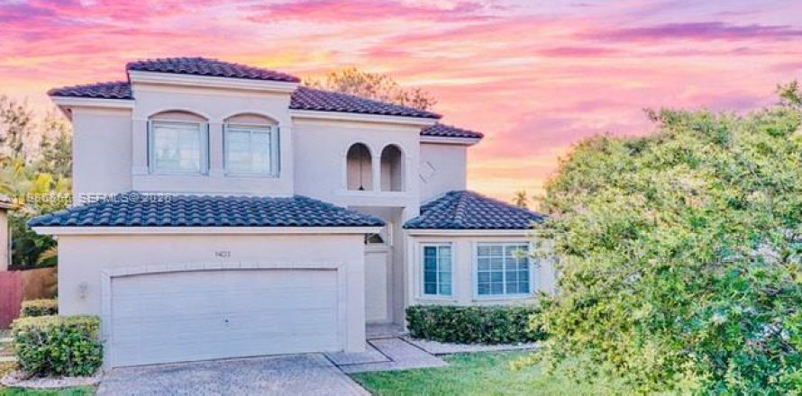 Дом в Хомстед, Флорида 4 спальни, 276.2м2 № 2044971