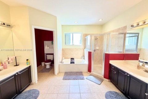 Купить виллу или дом в Хомстед, Флорида 4 спальни, 276.2м2, № 2044971 - фото 15