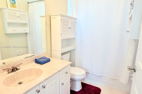 Купить виллу или дом в Хомстед, Флорида 4 спальни, 276.2м2, № 2044971 - фото 18