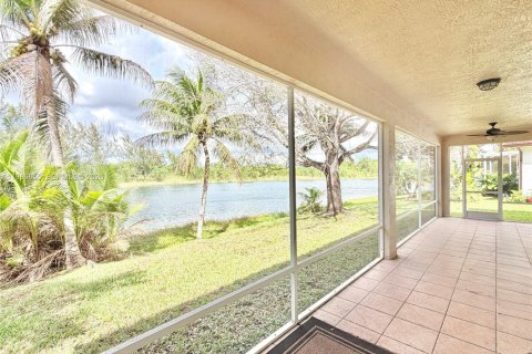 Купить виллу или дом в Хомстед, Флорида 4 спальни, 276.2м2, № 2044971 - фото 20