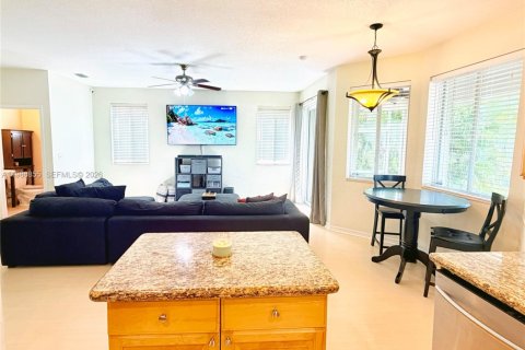 Купить виллу или дом в Хомстед, Флорида 4 спальни, 276.2м2, № 2044971 - фото 10