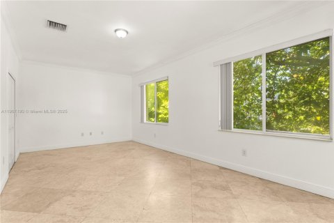 Adosado en venta en Miami, Florida, 3 dormitorios, 223.34 m2 № 1965817 - foto 15