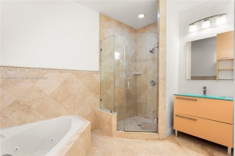 Adosado en venta en Miami, Florida, 3 dormitorios, 223.34 m2 № 1965817 - foto 20