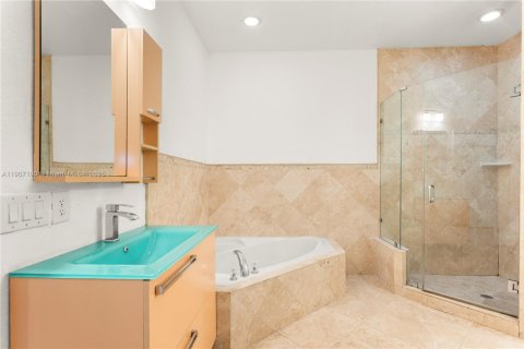 Adosado en venta en Miami, Florida, 3 dormitorios, 223.34 m2 № 1965817 - foto 19