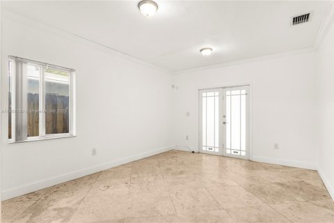 Adosado en venta en Miami, Florida, 3 dormitorios, 223.34 m2 № 1965817 - foto 4
