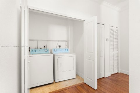 Adosado en venta en Miami, Florida, 3 dormitorios, 223.34 m2 № 1965817 - foto 26